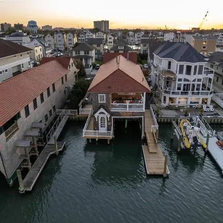 The Capone House-Historic Bayfront Home W/Hot Tub-2